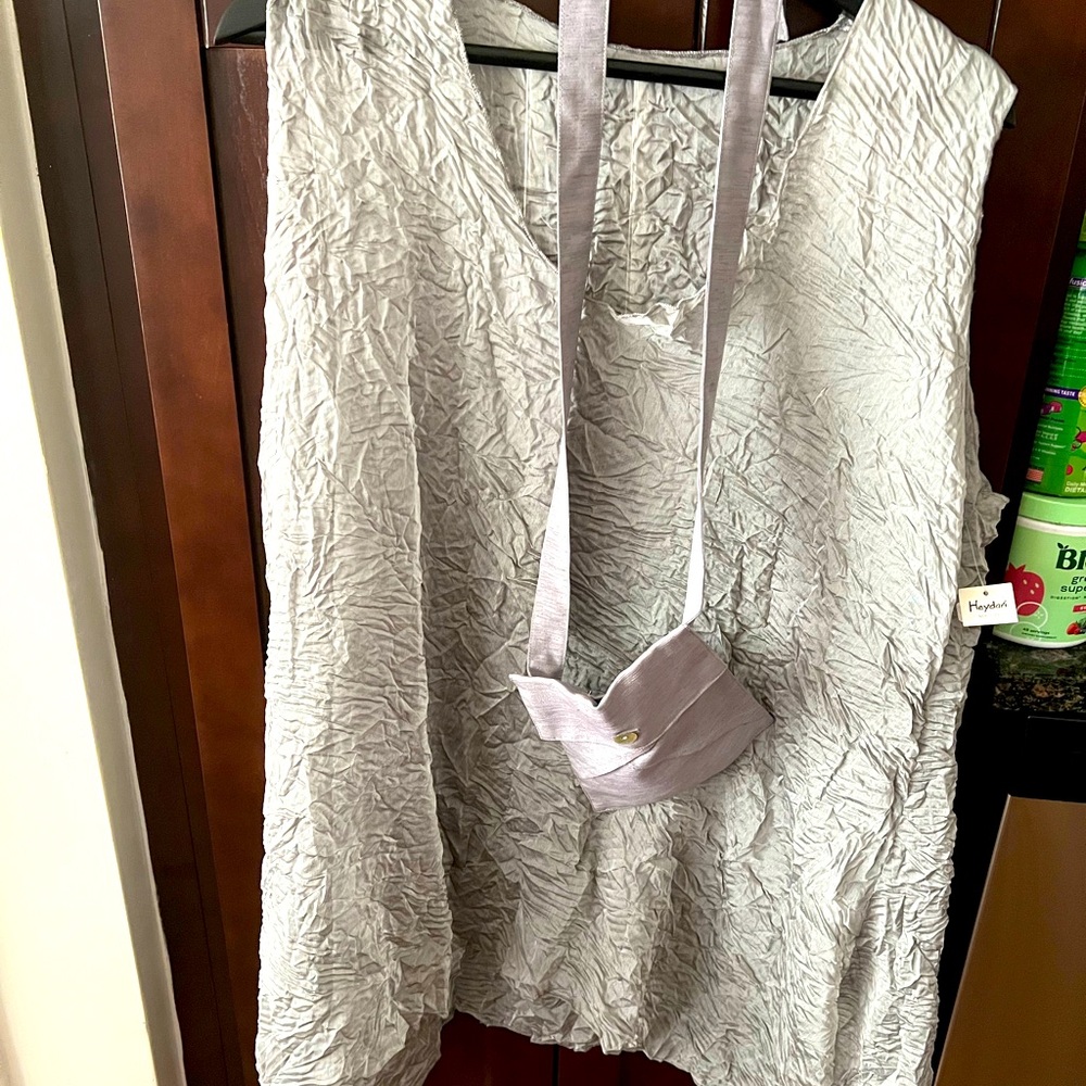 NWT - Heydari NEW YORK Sleeveless Chiffon Top